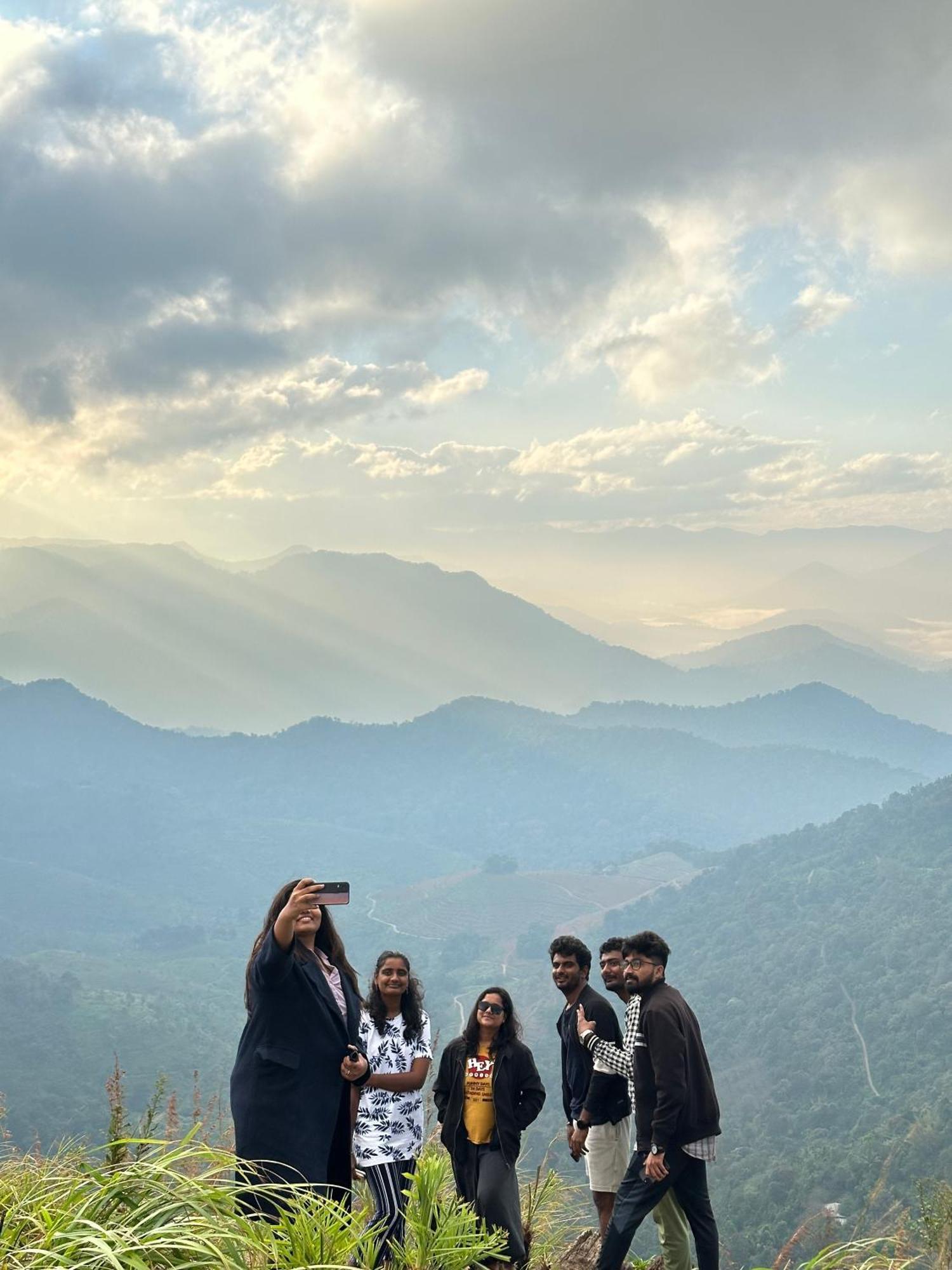Sunset Valley Kerala Pool Resort - Serene Natural Forest Cottage Stay In Idukki With Sunrise & Sunset Panoramas, Natural Streams & Tranquil Summer Evenings Pirmed Ngoại thất bức ảnh