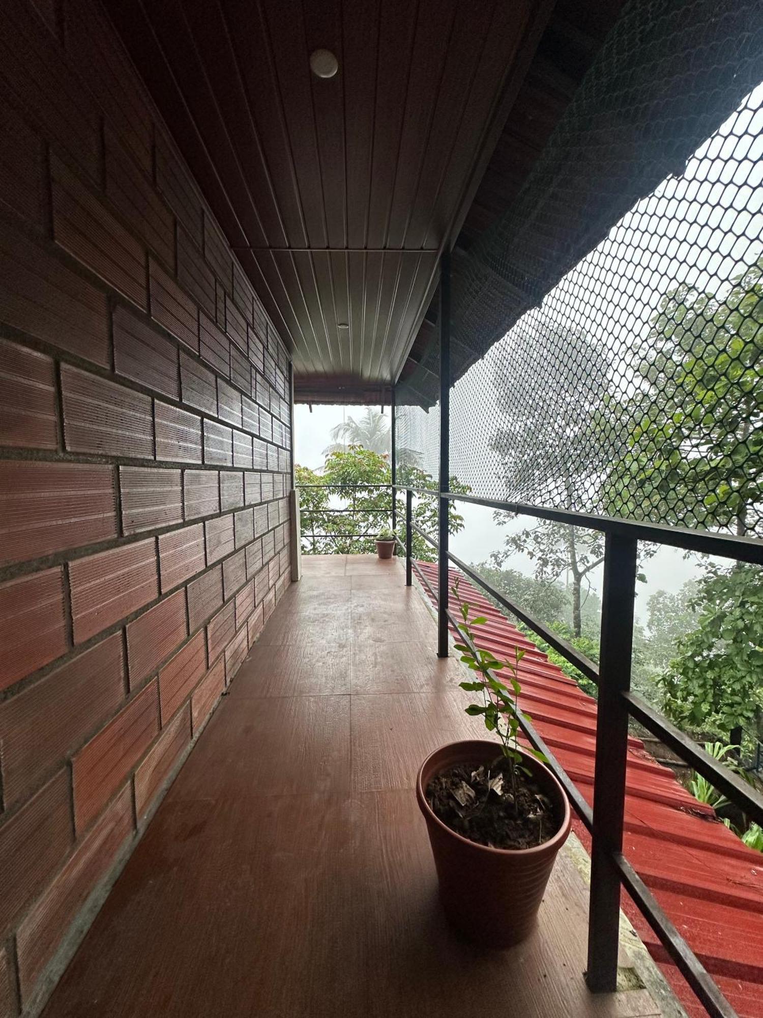 Sunset Valley Kerala Pool Resort - Serene Natural Forest Cottage Stay In Idukki With Sunrise & Sunset Panoramas, Natural Streams & Tranquil Summer Evenings Pirmed Ngoại thất bức ảnh