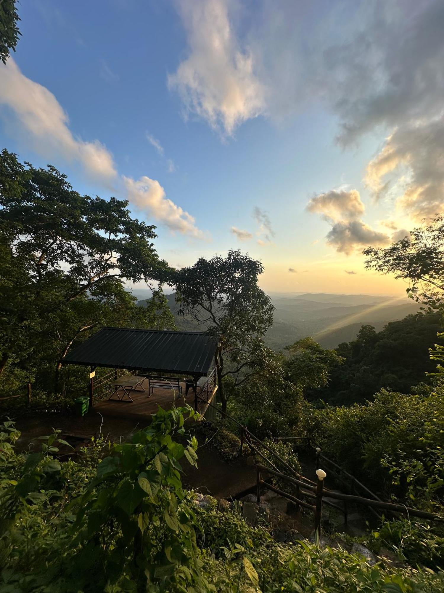 Sunset Valley Kerala Pool Resort - Serene Natural Forest Cottage Stay In Idukki With Sunrise & Sunset Panoramas, Natural Streams & Tranquil Summer Evenings Pirmed Ngoại thất bức ảnh